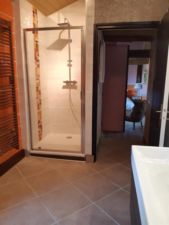 Chambre Familiale Avec Piscine Chauffee Et Jacuzzi Bernadets-Debat 外观 照片